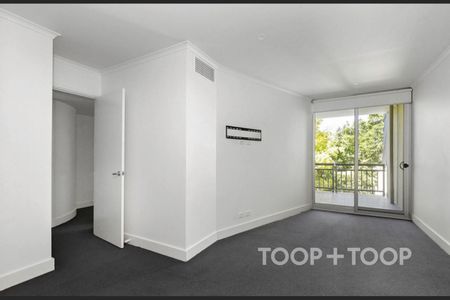 Luxury City Living with Parkland Views - Photo 4