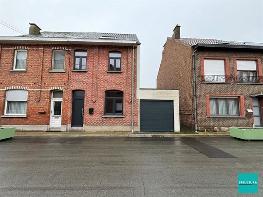 BEZOEKEN VOLZET! Volledig geneoveerde, rustig gelegen woning met tuin! - Photo 1