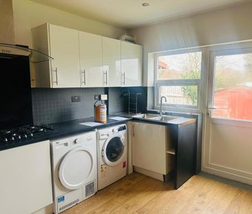 4 bedroom semi-detached house to rent - Photo 6