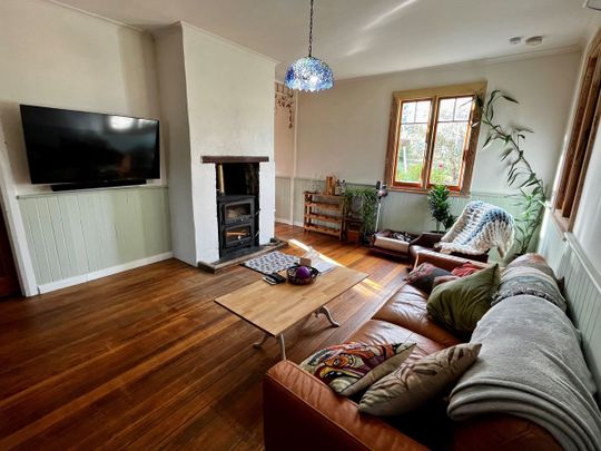 CUTE AND COSY COUNTRY LIVING - Photo 1