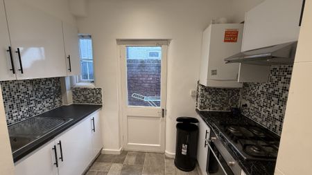 Burns Road, Harlesden, NW10 4DT, London - Photo 3