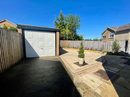 3 bedroom detached house to rent - Photo 2