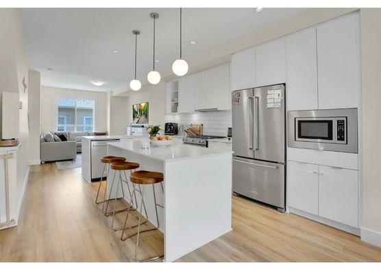 Hazelwood Townhouse. Stylish & Bright Three Bedrooms/Three Bathrooms - Photo 1