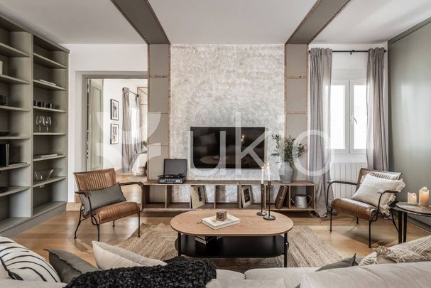 4 room luxury Flat for rent in Madrid, Community of Madrid - Photo 1