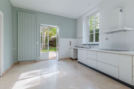 Tout savoir sur cette maison dans le quartier Contour, à Champagne-au-Mont-d'Or - Photo 5