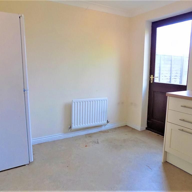 2 bedroom terraced house to rent - Photo 1