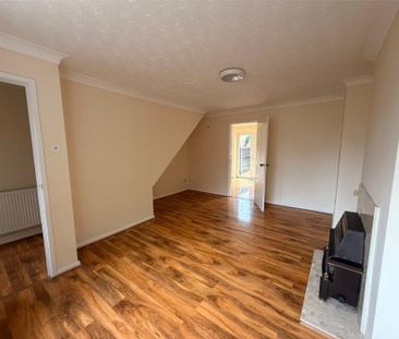 3 bedroom house to rent Hambling Close, Nottingham, NG6 - Photo 2