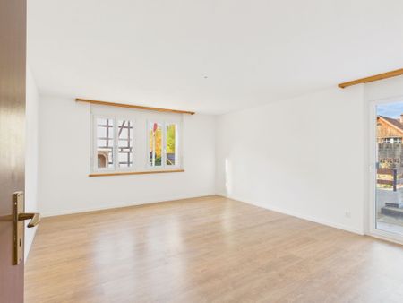 Newly renovated 4.5-room apartment in Flawil - Photo 3