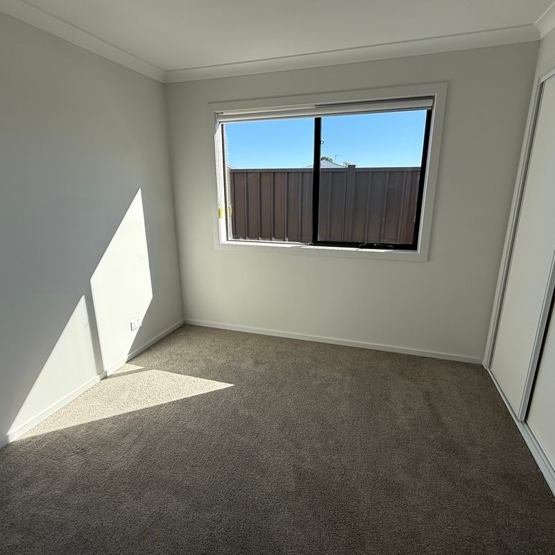 Brand new 4 bedroom home - Photo 1