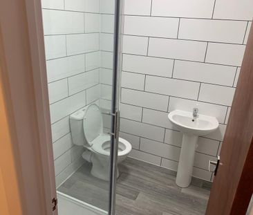 8 bedroom terraced house to rent - Photo 5