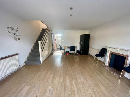 3 bed end of terrace house to rent in Aspen Drive, Wembley, HA0 - Photo 2