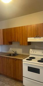 4 1/2 disponible avec possibilité de stationnement - Photo 4