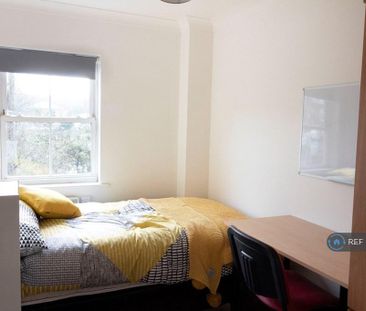 4 bedroom flat to rent - Photo 5