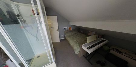 3 bedroom flat to rent - Photo 2