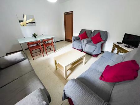 Calle Grupo Oscar Carvallo, Sevilla, Andalusia 41018 - Photo 4