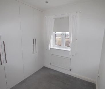 3 Bedroom House - End Terrace To Let - Photo 3