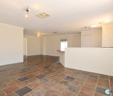 LARGE FAMILY HOME 5 MINUTES FROM THE BEACH! - Photo 1