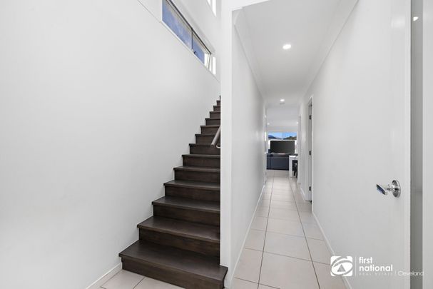 STUNNING FAMILY HOME IN REDLAND BAY! - Photo 1