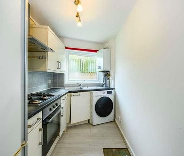 The Glen, Woodlands Road, Redhill, Surrey, RH1 - Photo 4