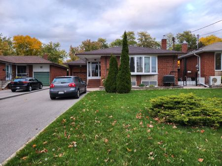 For Lease - 94 Camborne Avenue, Toronto, Ontario - Photo 5