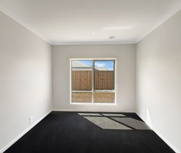 🏡 Brand New 3-Bedroom House in Eynesbury - Photo 1