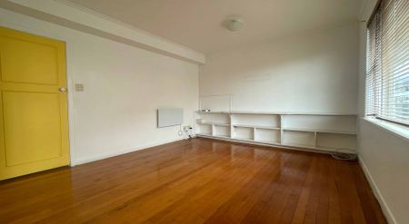 Light-Filled 2 Bedroom Apartment in Prime Remuera Location | Fridge Freezer + Washing Machine included! - Photo 5