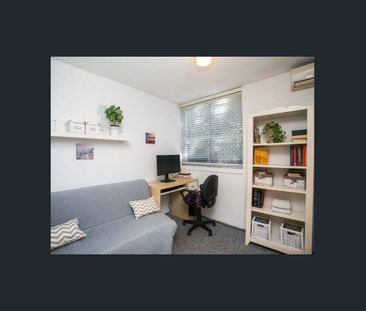 Ground floor apartment with spacious courtyard! - Photo 4