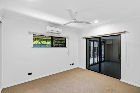 Beautiful family home with solar, batteries + powered shed - Photo 5