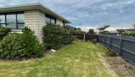 Three bedroom renovated home in Glenwood - Photo 3