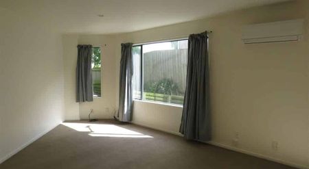 Townhouse for rent - Photo 2