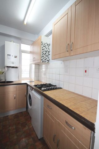 Studio Flat, Acton House, W3 - Photo 2