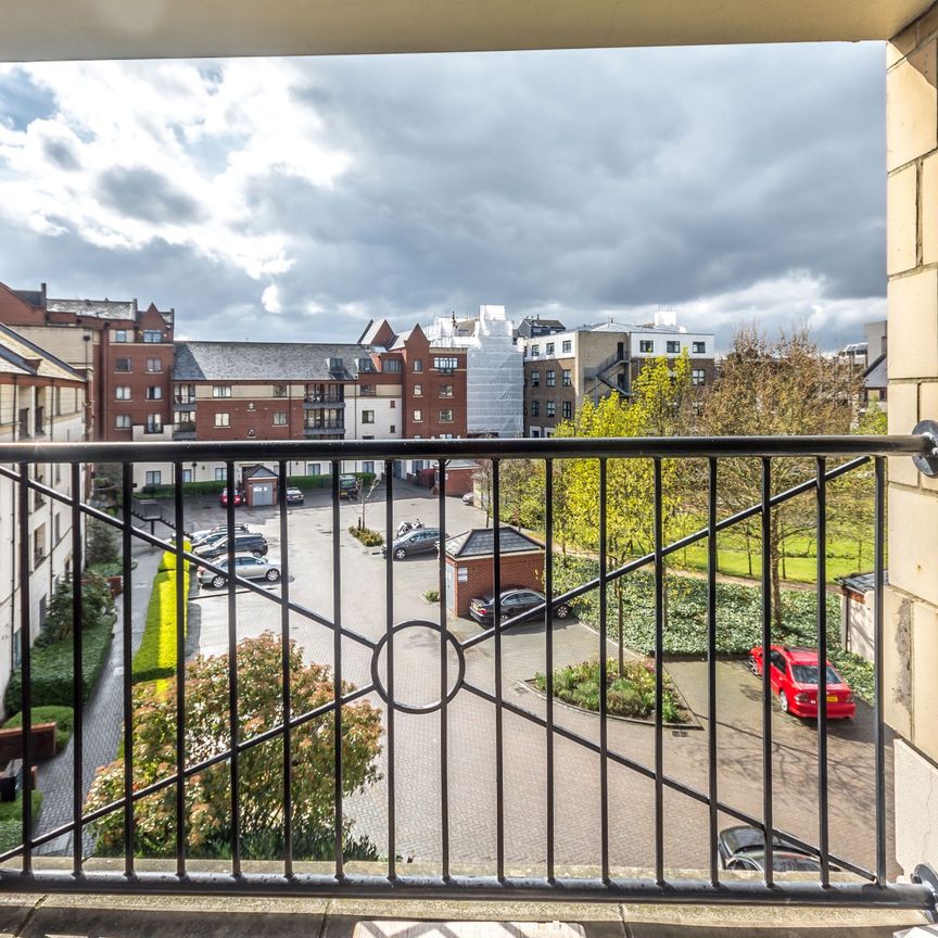 Top Floor Apartment for Rent in London, N7 - Photo 1