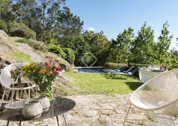 Outstanding country house with privacy, lovely views for long term let located in the Nigran, Pontevedra