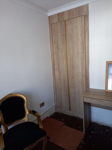 1 bedroom in a flat share to rent - Photo 4