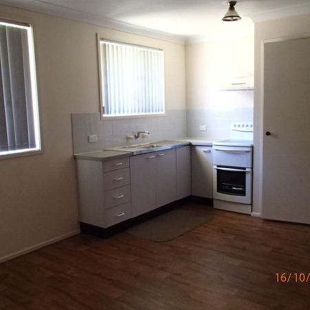 Single level home with 3 bedrooms - Photo 3