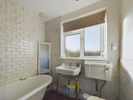 3 bedroom end of terrace house to rent - Photo 5