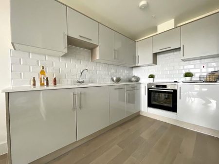 2 bedroom penthouse to rent - Photo 2