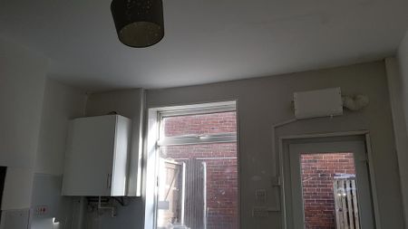 3 bedroom terraced house to rent - Photo 2