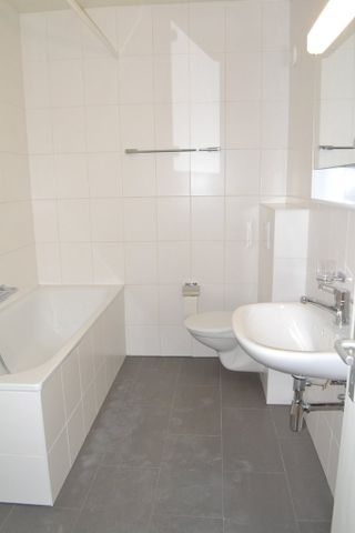 Appartement en attique dans le quartier de St-Jean - Charmilles - Photo 2