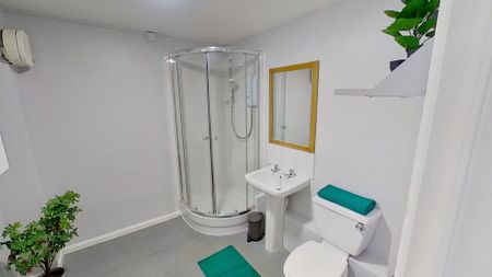 1 bedroom in a house share to rent - Photo 4