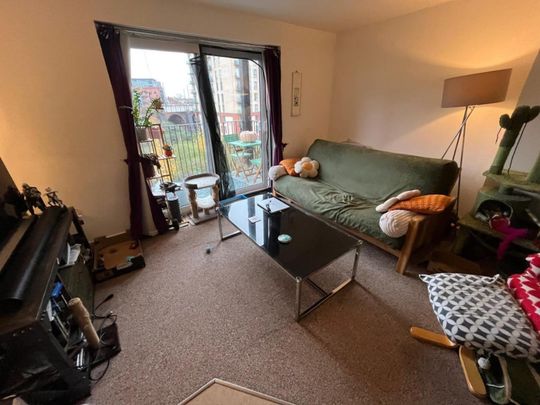 2 bedroom Flat To Let - Photo 1