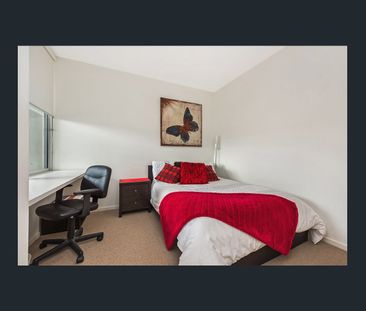 One-bedroom apartment perfectly positioned across from Deakin Unive... - Photo 3