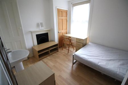 3 bedroom terraced house to rent - Photo 3