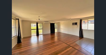3 Bedroom Brick Home - Photo 3