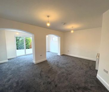 4 bedroom semi-detached house to rent - Photo 6