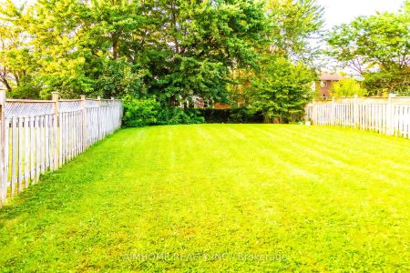 Detached Home For Lease | N9255063 - Photo 2