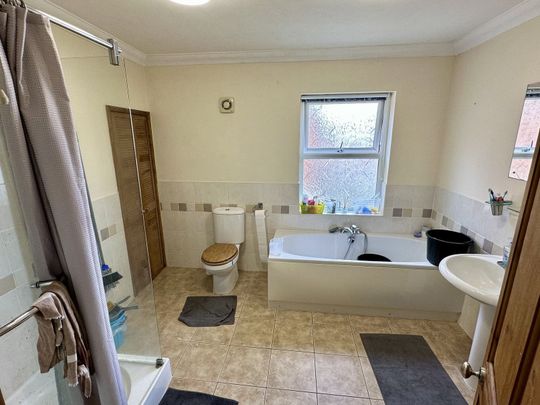 Easter Road, Bournemouth, Dorset - Photo 1