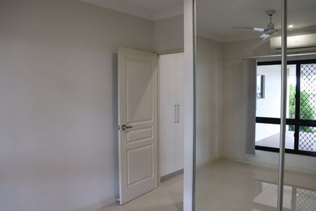 SPACIOUS FAMILY HOME IN SOUGH-AFTER LOCATION - Photo 4