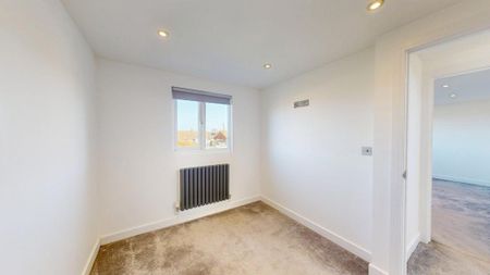 4 bedroom semi-detached house to rent - Photo 5