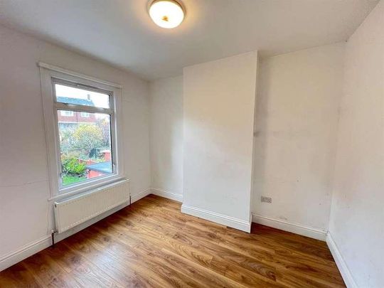 Felixstowe Road, London, N9 - Photo 1